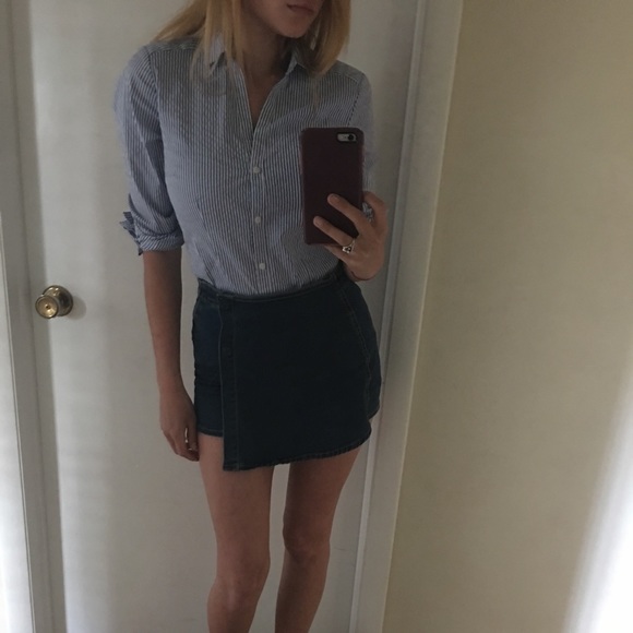 H&M Tops - Striped Button Down Fitted Shirt